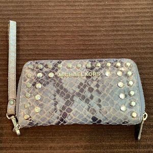 Michael kors wristlet